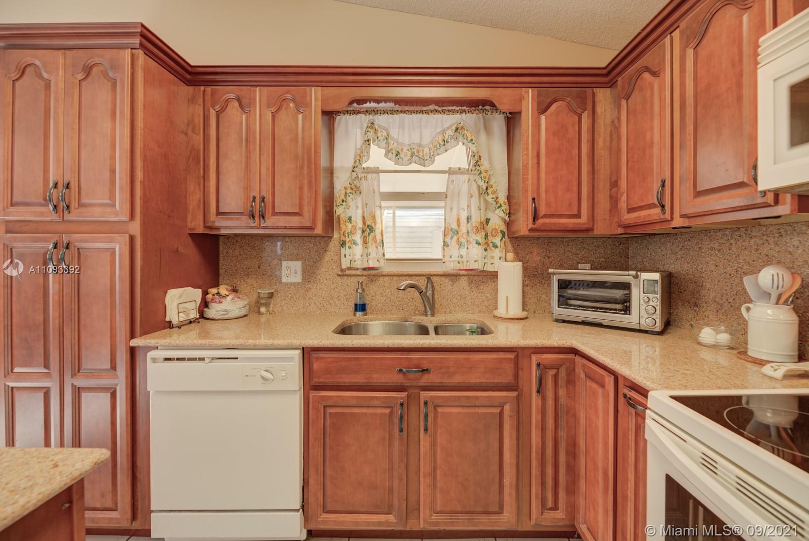 27905 Southwest 132nd Place Homestead, FL 33032 - Photo 10 of 33