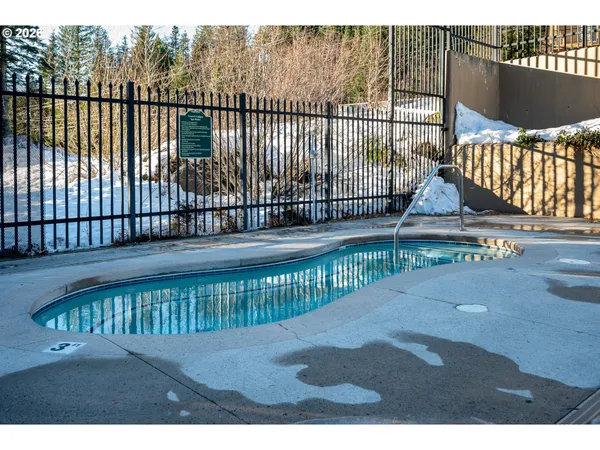 $800,000 | 31250 East Collins Lake Road, Unit 6, Government Camp, OR 97028