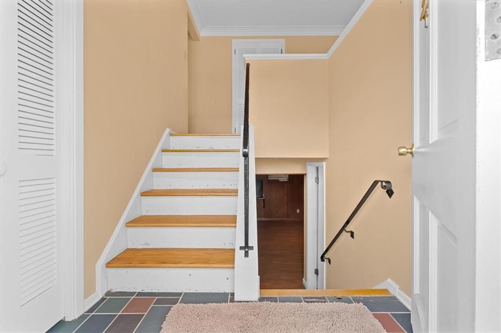 104 Dounreay Place Pittsburgh, PA 15237 - Photo 3 of 43 a view of entryway