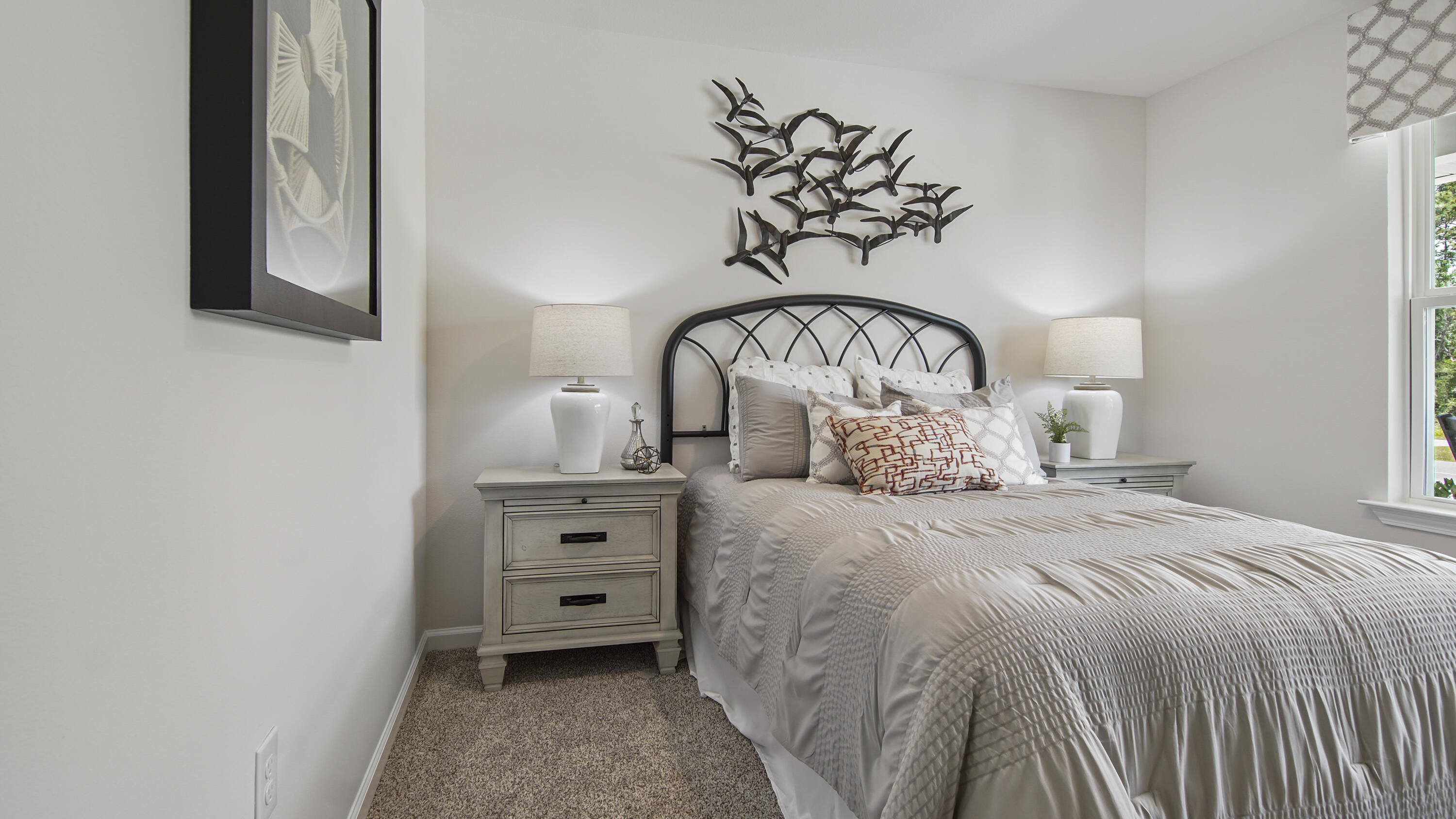 211 Gray Owl Drive Freeport, FL 32439 - Photo 21 of 35 a bedroom with a bed and a table