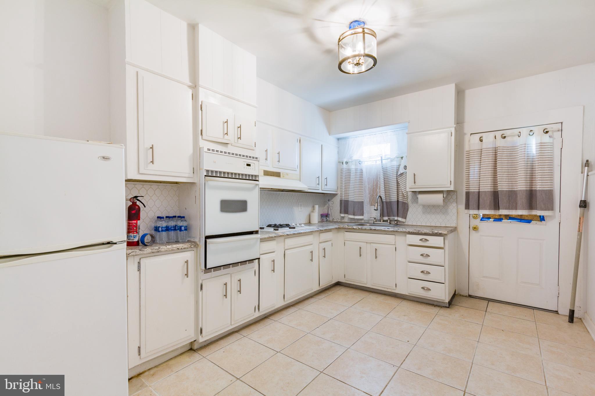 1221 Cloverdale Road Baltimore, MD 21217 - Photo 8 of 22 Gallery Image 8