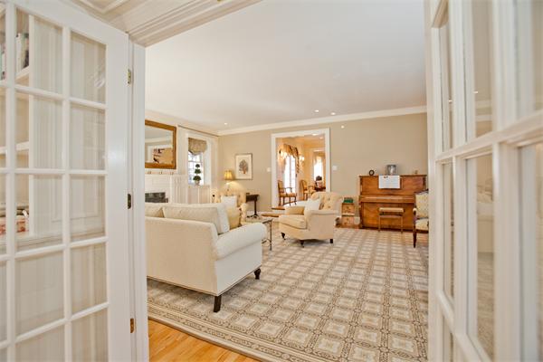 74 Hundreds Road Wellesley, MA 02481 - Photo 4 of 19