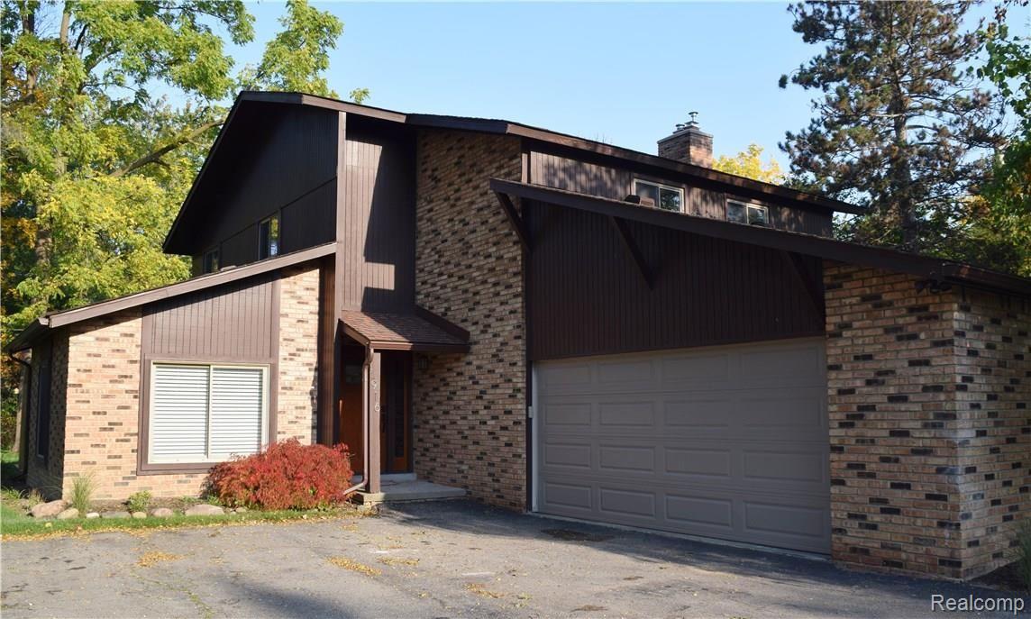 1916 Devonshire Road Bloomfield Hills, MI 48302 - Photo 1 of 31 DSC_0241.JPG