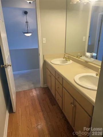 $1,950 | 1653 20th Ave Court Northeast, Hickory, NC 28601