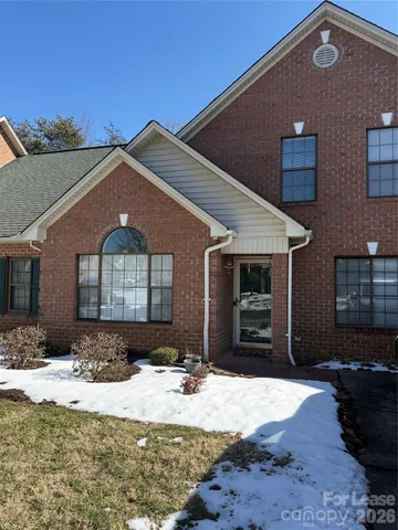 $1,950 | 1653 20th Ave Court Northeast, Hickory, NC 28601