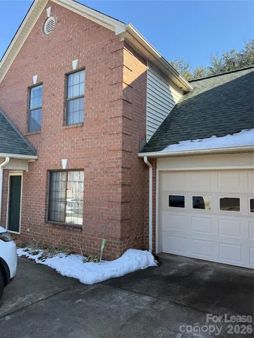 $1,950 | 1653 20th Ave Court Northeast, Hickory, NC 28601