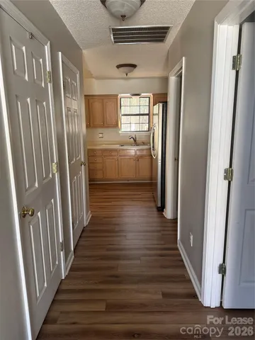 $1,950 | 1653 20th Ave Court Northeast, Hickory, NC 28601