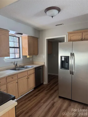 $1,950 | 1653 20th Ave Court Northeast, Hickory, NC 28601