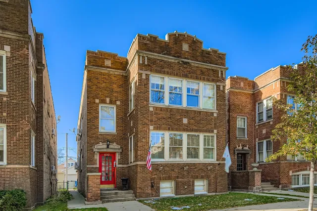 $2,300 | 6712 North Maplewood Avenue, Unit 1, Chicago, IL 60645