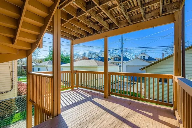 $2,300 | 6712 North Maplewood Avenue, Unit 1, Chicago, IL 60645