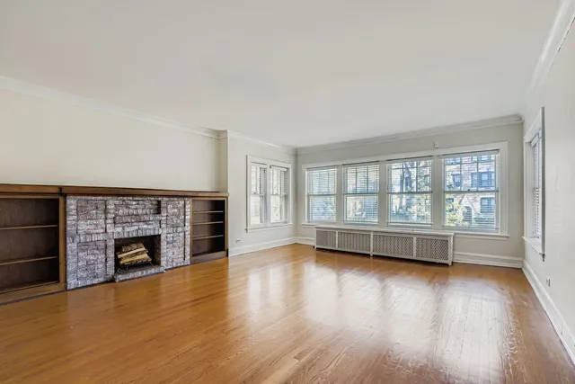 $2,300 | 6712 North Maplewood Avenue, Unit 1, Chicago, IL 60645