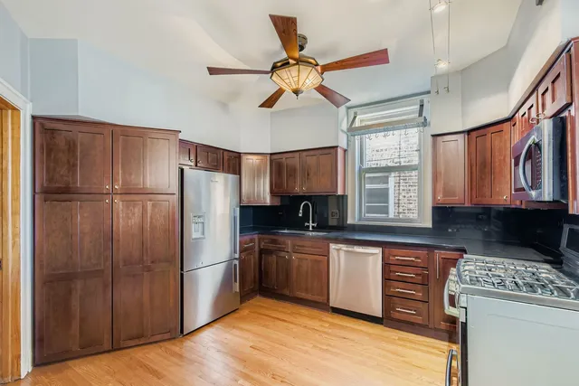 $2,300 | 6712 North Maplewood Avenue, Unit 1, Chicago, IL 60645