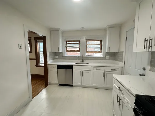 $2,500 | 83 Quincy Shore Drive, Unit 1, Quincy, MA 02171