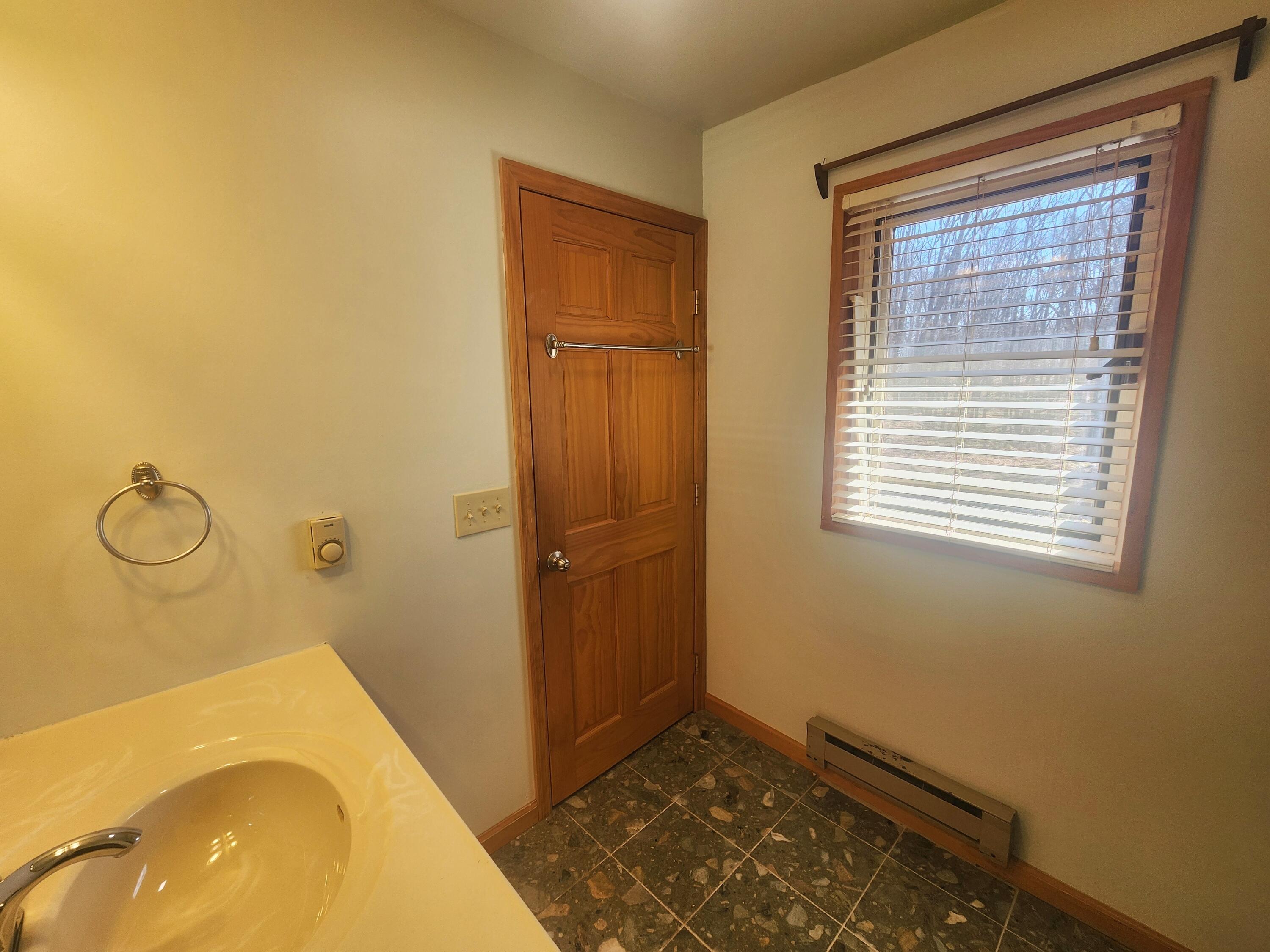 2263 Cramer Road Bushkill, PA 18324 - Photo 33 of 70 a bathroom with a tub