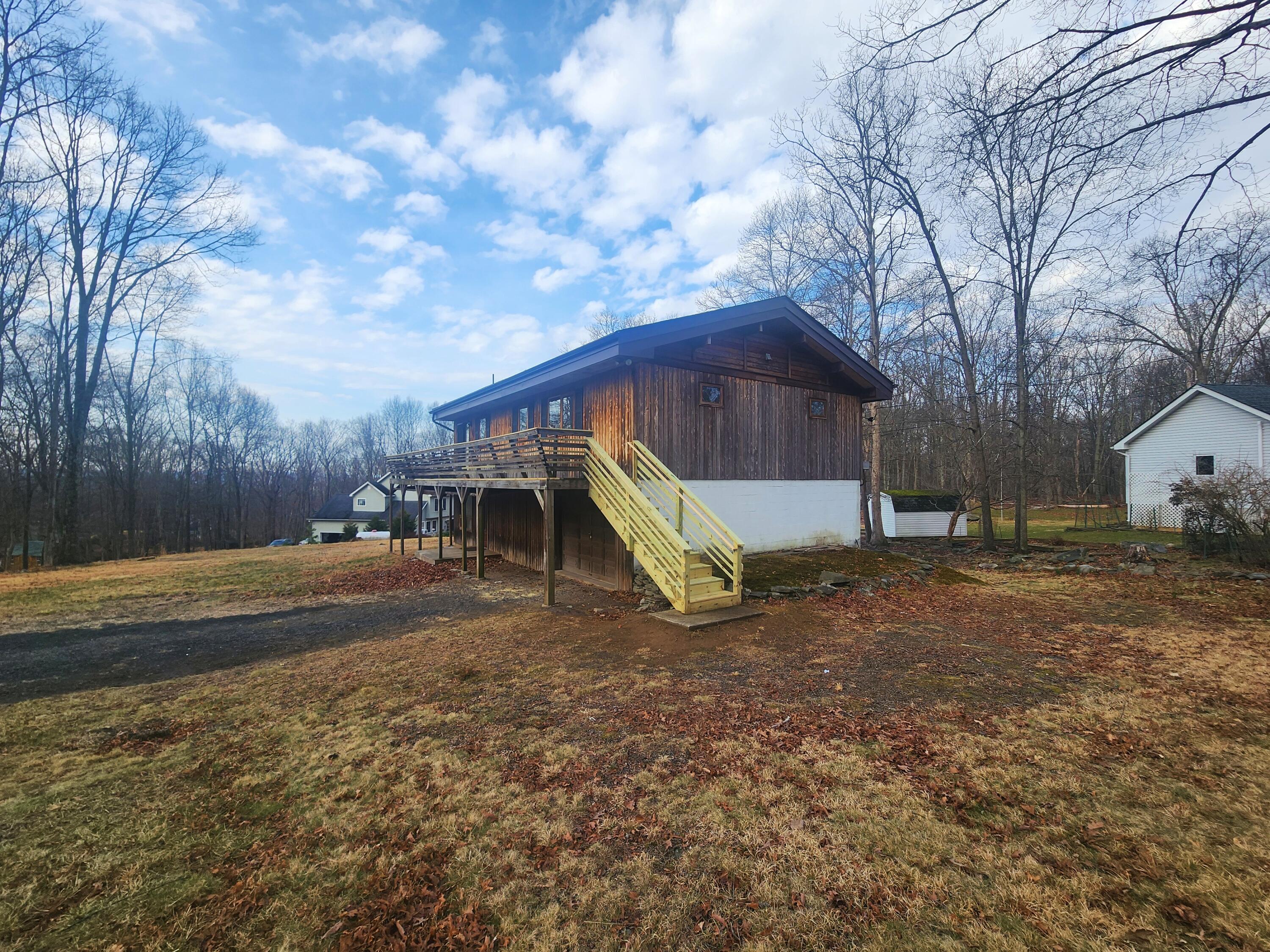 2263 Cramer Road Bushkill, PA 18324 - Photo 5 of 70 20250329_093416