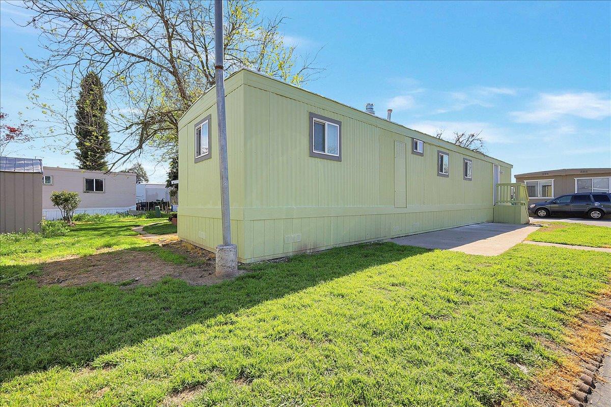 1523 North Beale Road, Unit 47 Marysville, CA 95901 - Photo 3 of 17 a backyard of a house