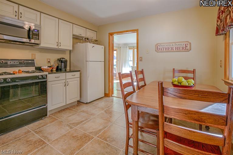 808 Glenhurst Road Willowick, OH 44095 - Photo 8 of 23