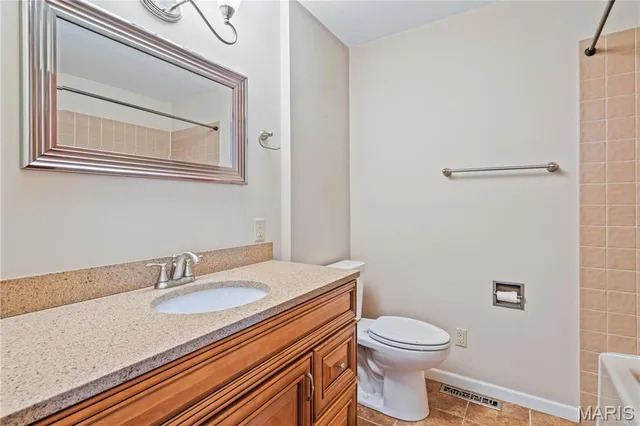 $325,000 | 710 Kleewood Drive, Fulton, MO 65251