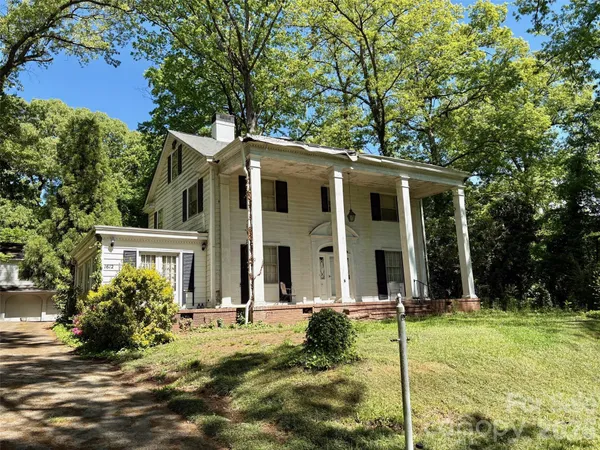 front view of house with a yard