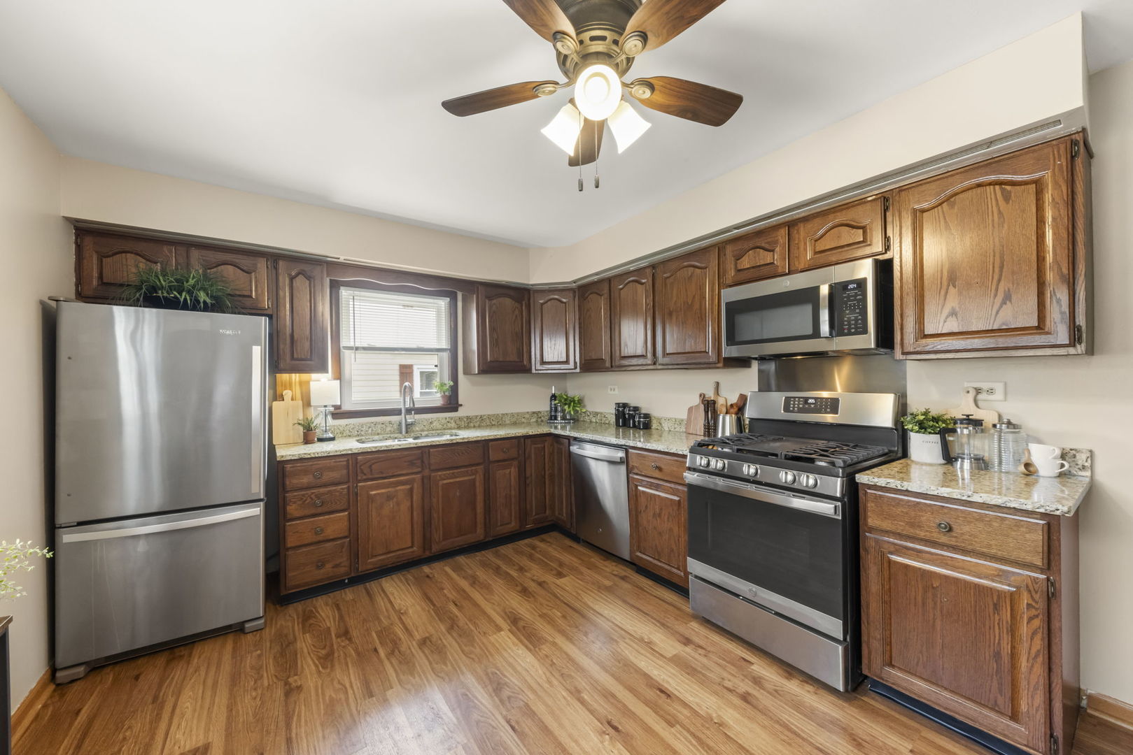 679 North West Road Lombard, IL 60148 - Photo 6 of 33