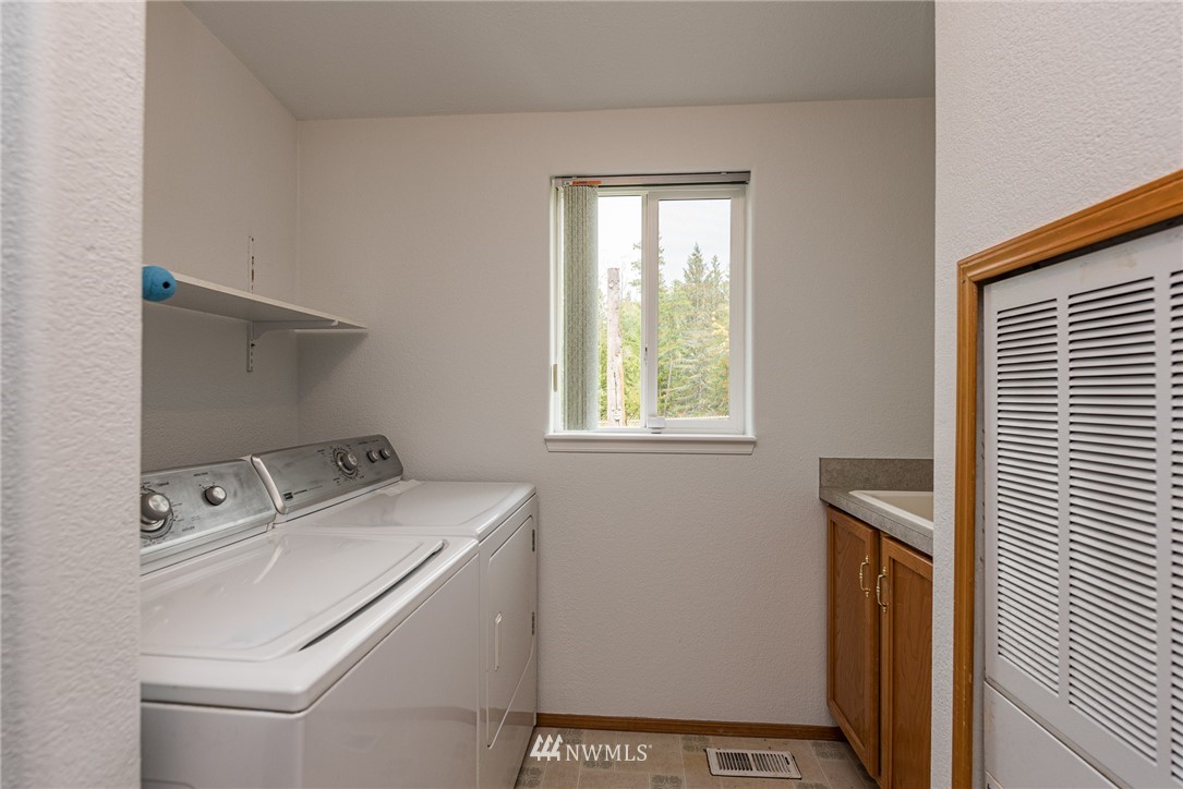 13 North Eldridge Road Sequim, WA 98382 - Photo 15 of 23 a utility room with dryer and washer