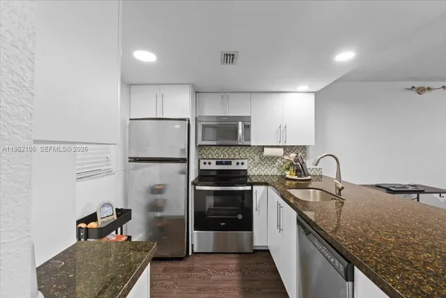 $2,100 | 8075 Southwest 107th Avenue, Unit 221, Miami, FL 33173