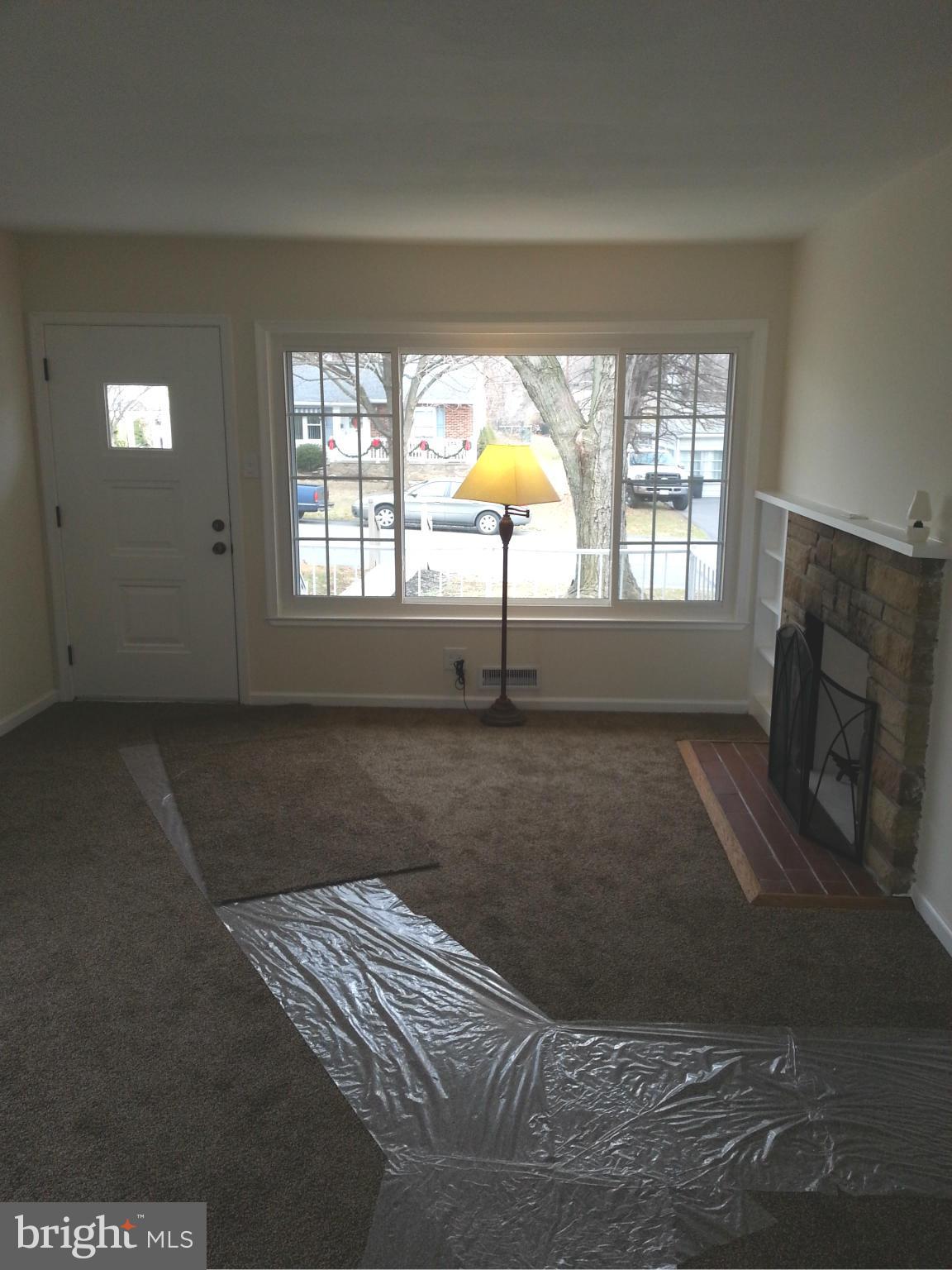 11312 Manse Road Hagerstown, MD 21740 - Photo 3 of 17 Living Room