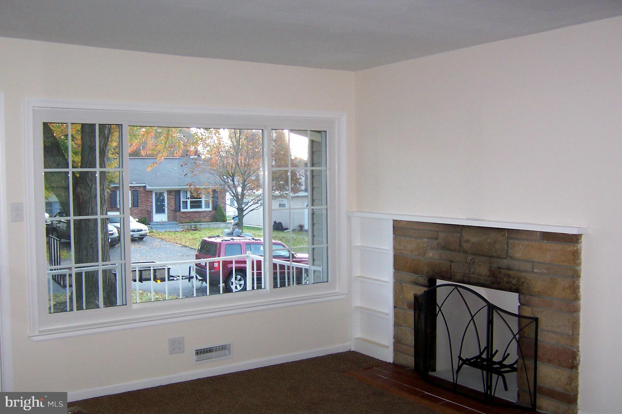 11312 Manse Road Hagerstown, MD 21740 - Photo 4 of 17 Living Room