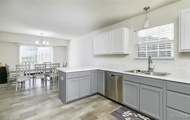 $304,600 | 708 Vicksburg Lane, Wright City, MO 63390