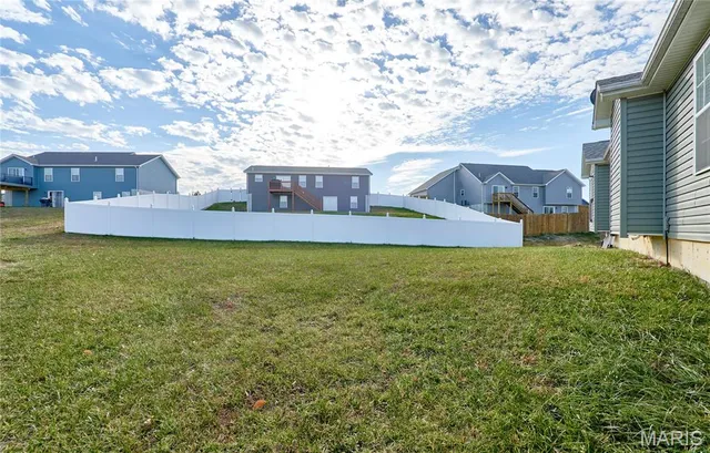 $304,600 | 708 Vicksburg Lane, Wright City, MO 63390