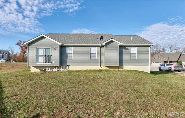$304,600 | 708 Vicksburg Lane, Wright City, MO 63390