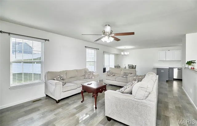 $304,600 | 708 Vicksburg Lane, Wright City, MO 63390