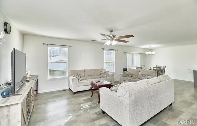 $304,600 | 708 Vicksburg Lane, Wright City, MO 63390