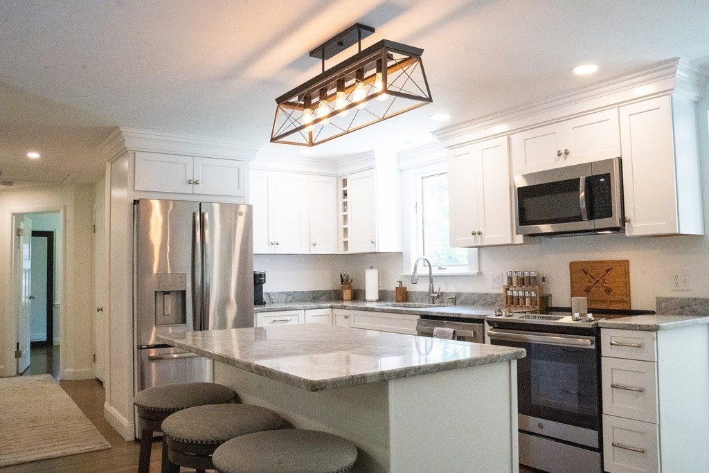 18 Gilmore Road Southborough, MA 01772 - Photo 9 of 36 Gallery Image 9