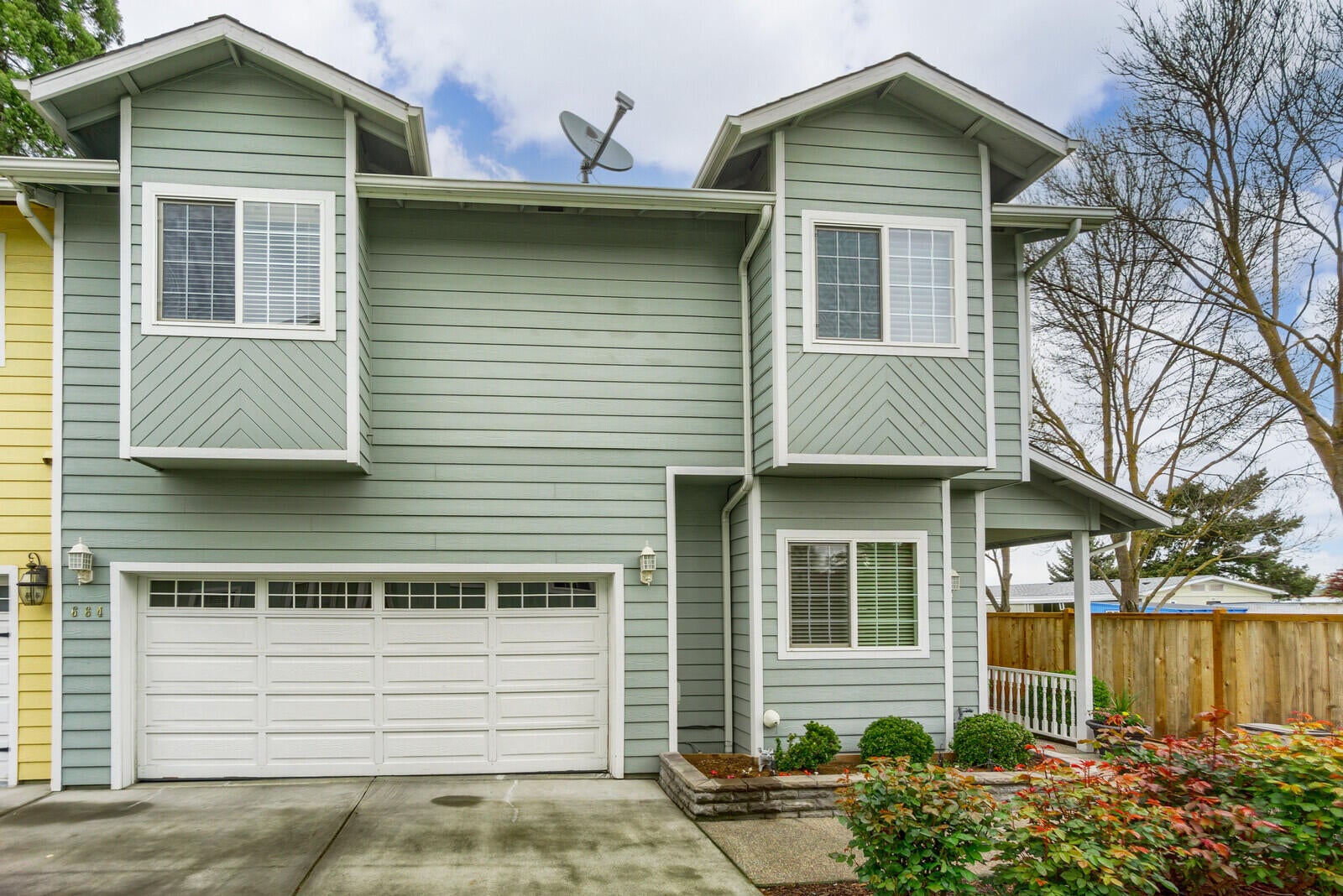 664 Shadow Way Central Point, OR 97502 - Photo 1 of 43 01_SW_1_mls