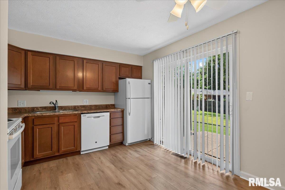 8 Sundowner Lane, Unit 8 Springfield, IL 62711 - Photo 7 of 23