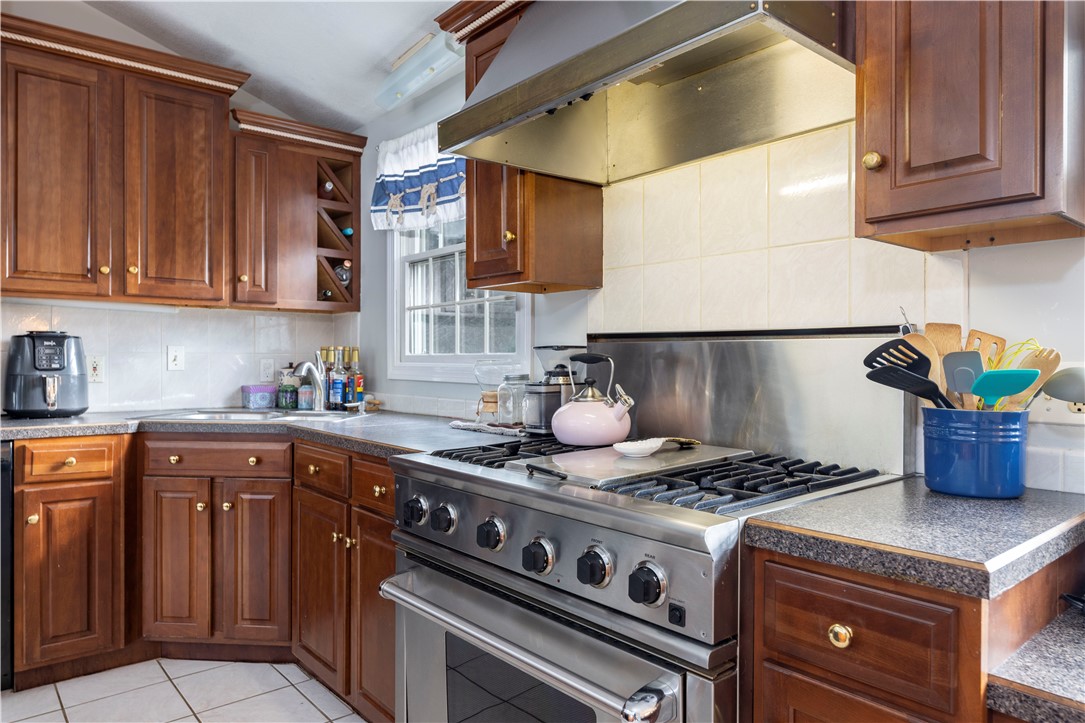 65 Edgewater Road Narragansett, RI 02882 - Photo 8 of 39