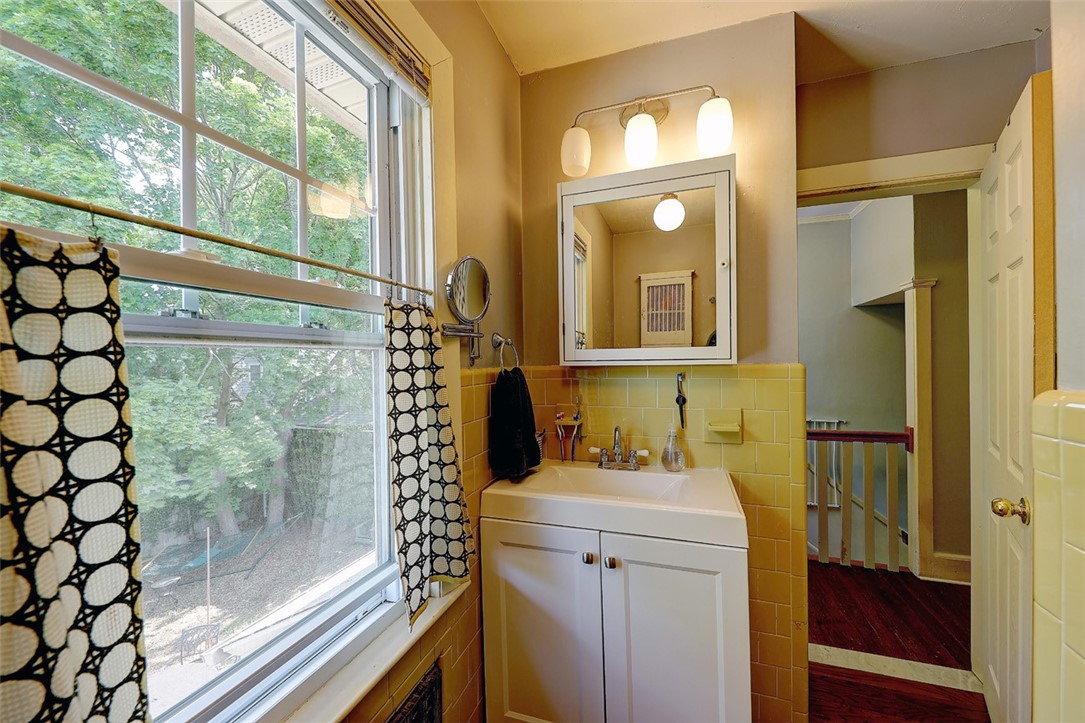 57 Colonial Road Providence, RI 02906 - Photo 19 of 32