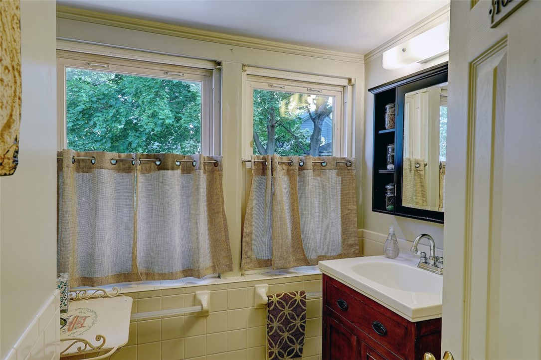 57 Colonial Road Providence, RI 02906 - Photo 23 of 32