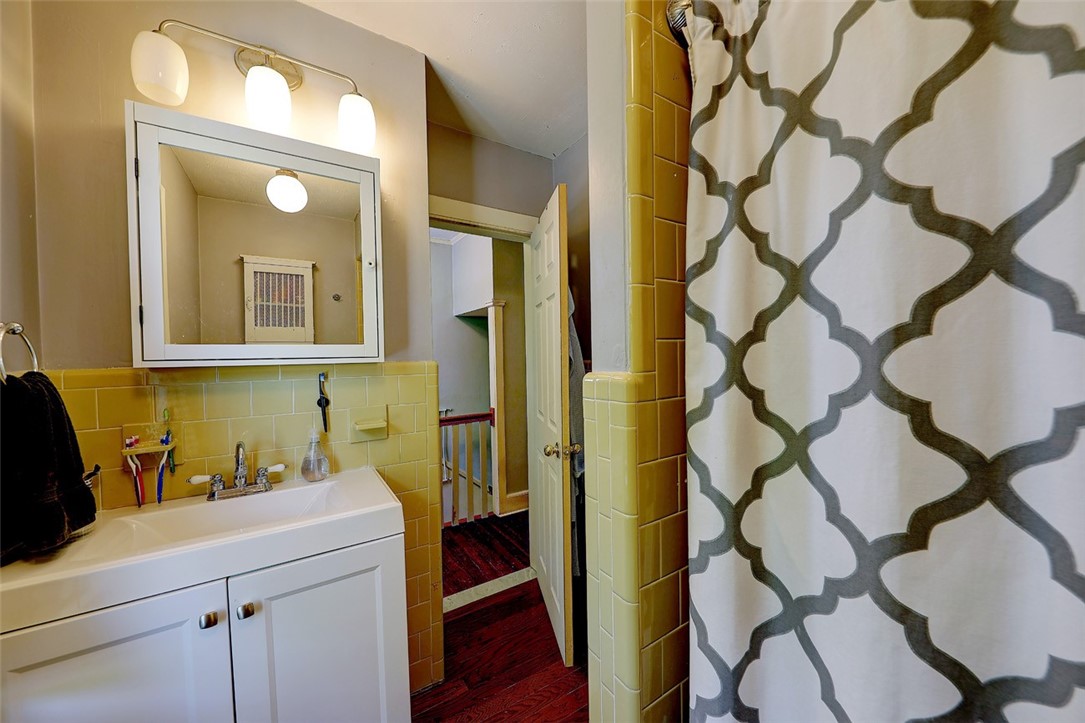 57 Colonial Road Providence, RI 02906 - Photo 29 of 32