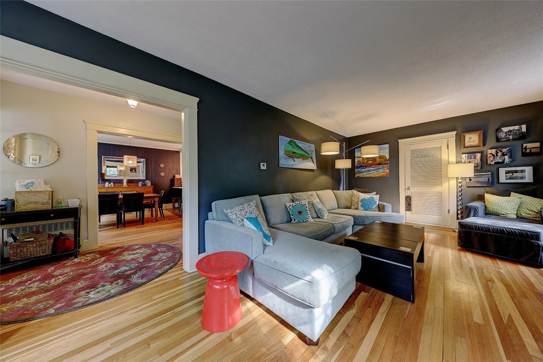 57 Colonial Road Providence, RI 02906 - Photo 4 of 32