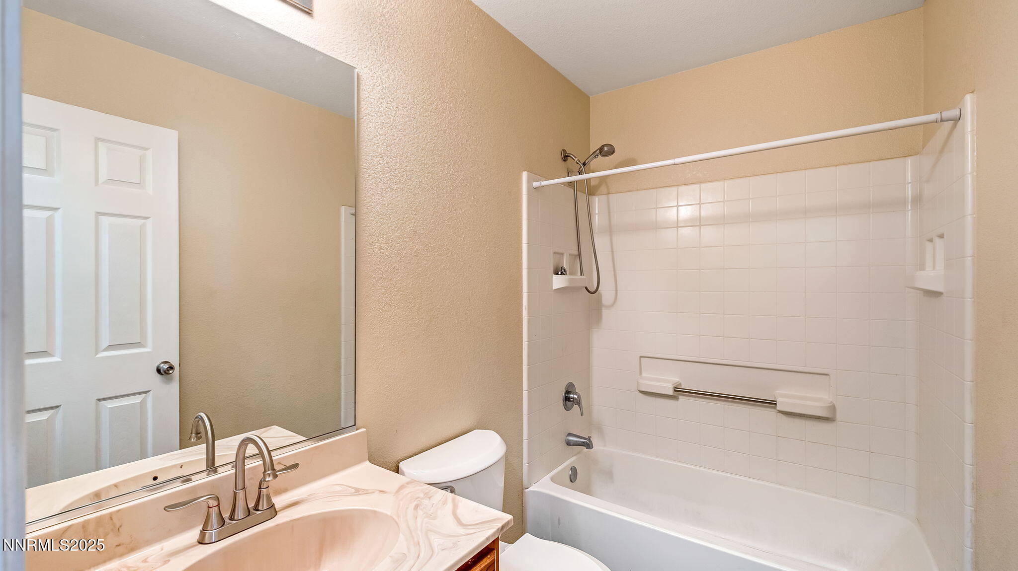 17776 Fortune Court Reno, NV 89508 - Photo 20 of 28 a bathroom with a bathtub and a sink