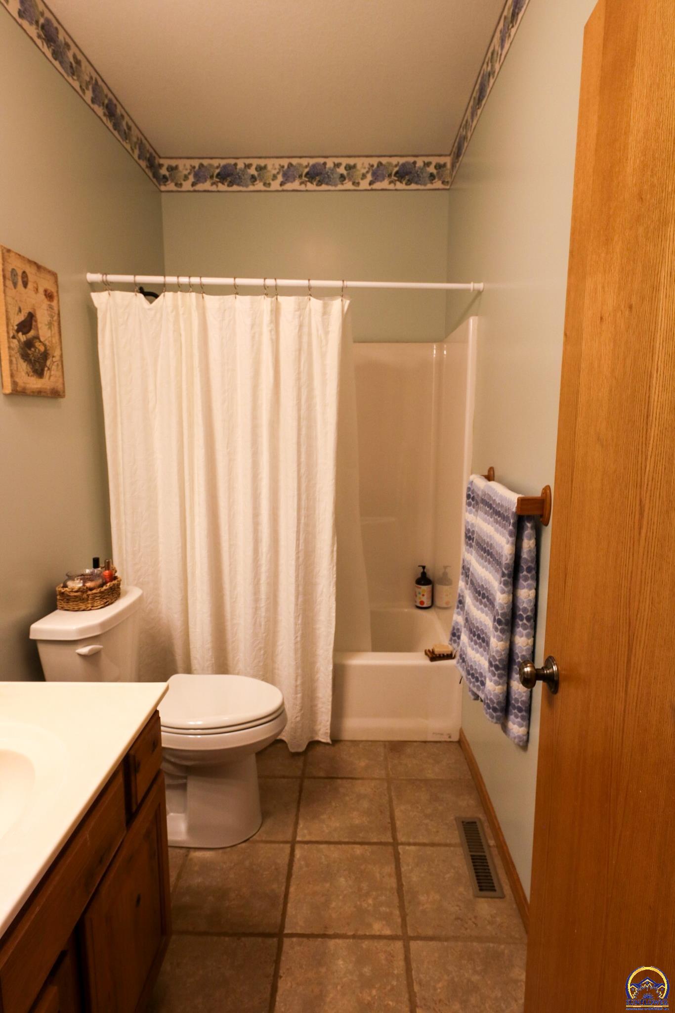 2334 Rd P Emporia, KS 66801 - Photo 32 of 93 hallway bath