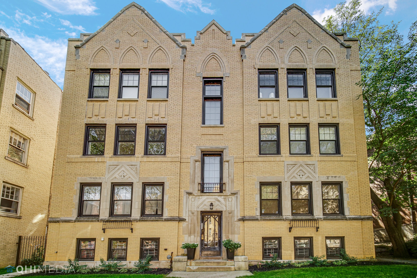 820 Dobson Street, Unit 2E Evanston, IL 60202 - Photo 1 of 19 front view of a building