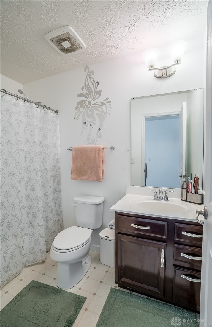 512 Reading Road Dayton, OH 45404 - Photo 20 of 42