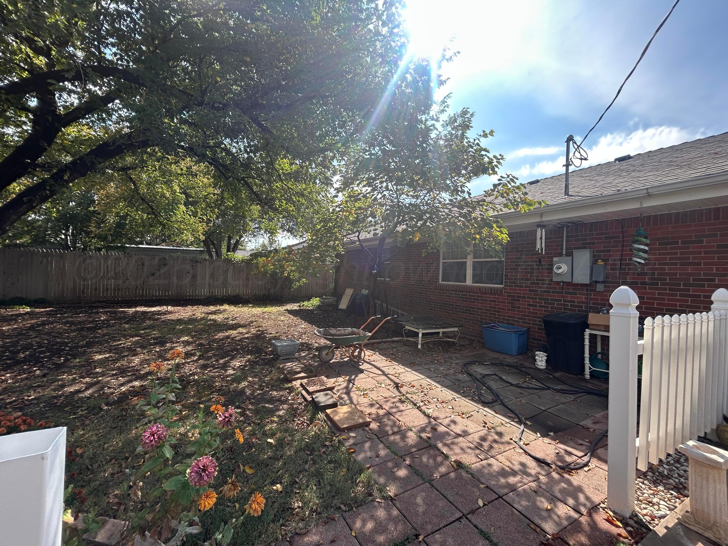 4119 Tucson Drive Amarillo, TX 79109 - Photo 21 of 22 a backyard of a house with lots of green space
