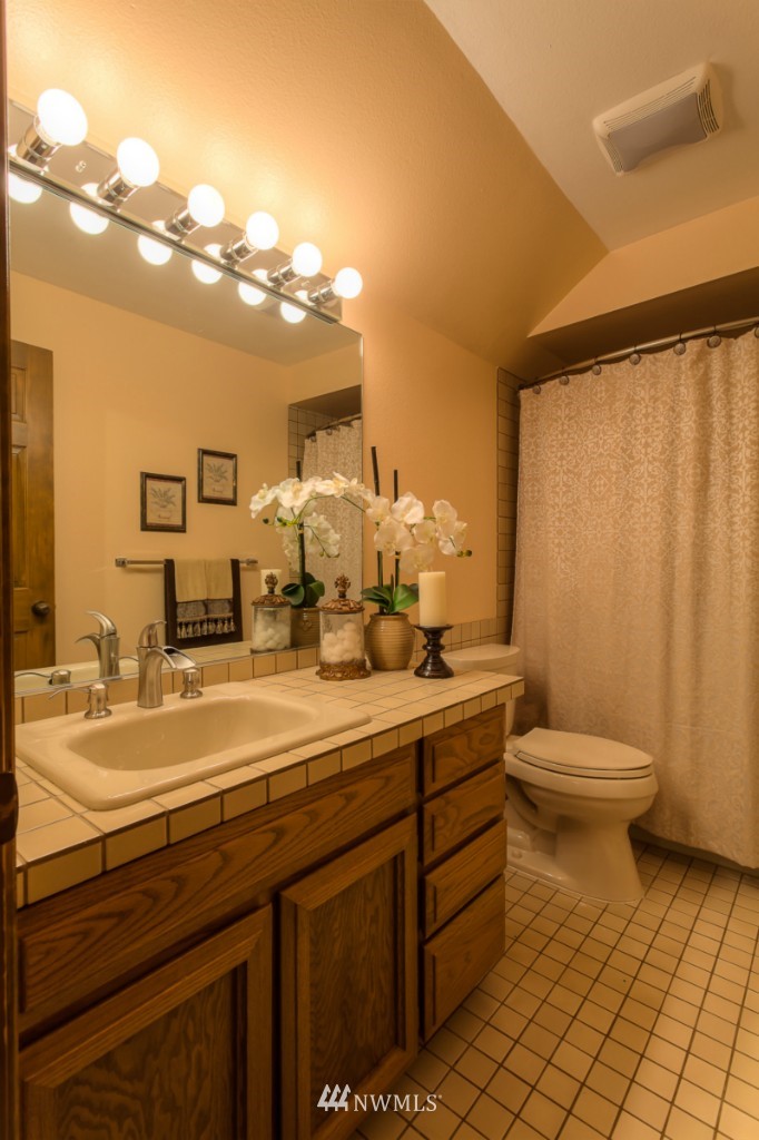 8488 Hunts Point Lane Hunts Point, WA 98004 - Photo 23 of 25