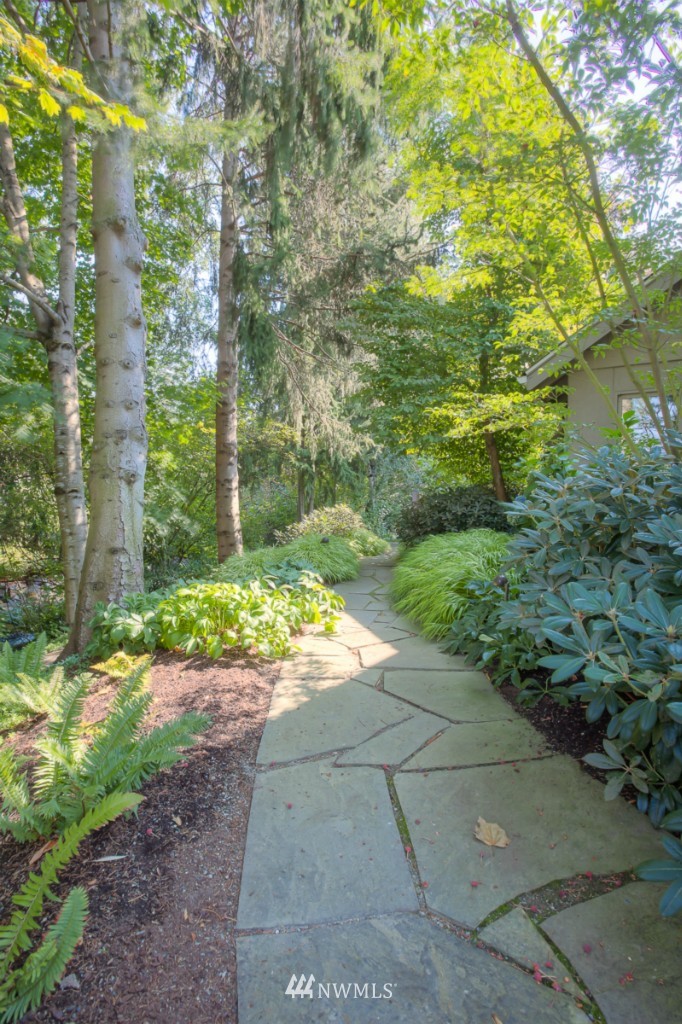 8488 Hunts Point Lane Hunts Point, WA 98004 - Photo 7 of 25