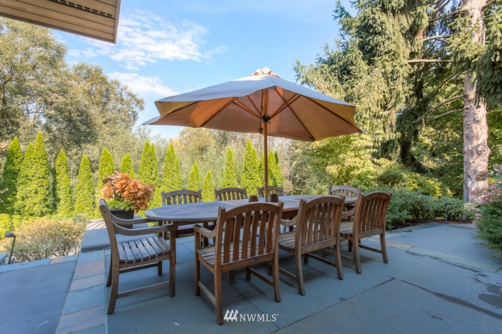 8488 Hunts Point Lane Hunts Point, WA 98004 - Photo 8 of 25
