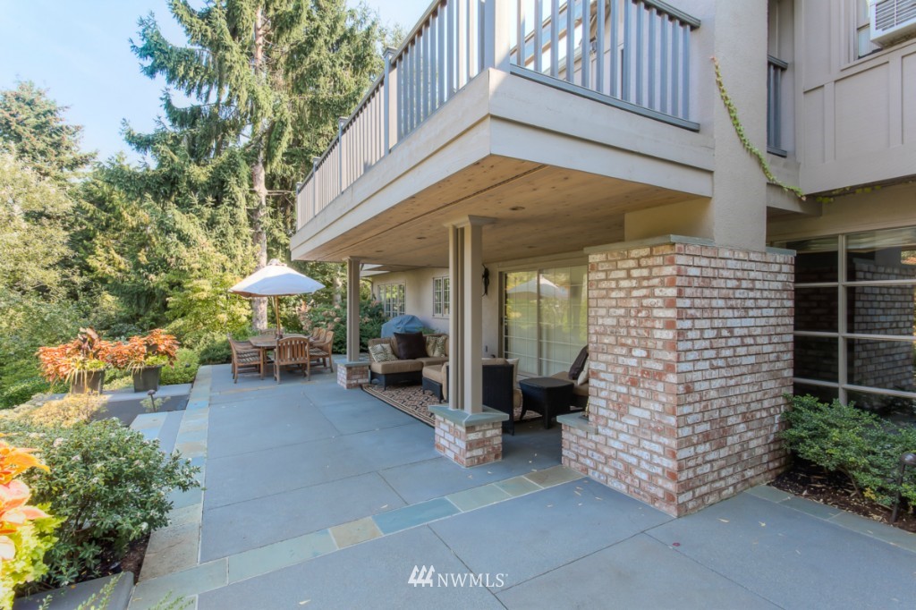 8488 Hunts Point Lane Hunts Point, WA 98004 - Photo 9 of 25